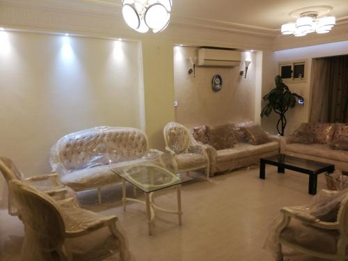 Manial CAIRO شقه فرش مودرن 145متر علي شارع المنيل الرئيسي جزيرة المنيل الروضة قريبه جدا من النيل (Manial CAIRO شقه فرش مودرن 145متر علي شارع المنيل الرئيسي جزيرة المنيل الروضة قريبه جدا من النيل) near St George-templom