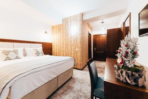 1 queen bed, 1 sofa bed