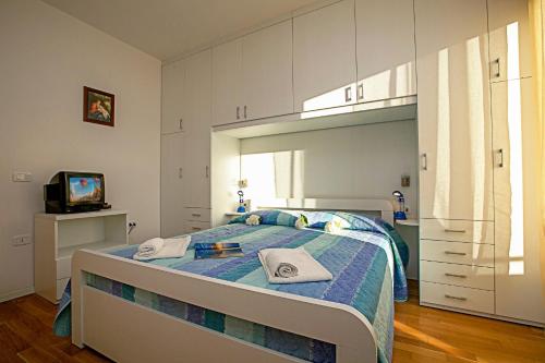 Torbole Relax Pool & Balcony Apartment - image 2