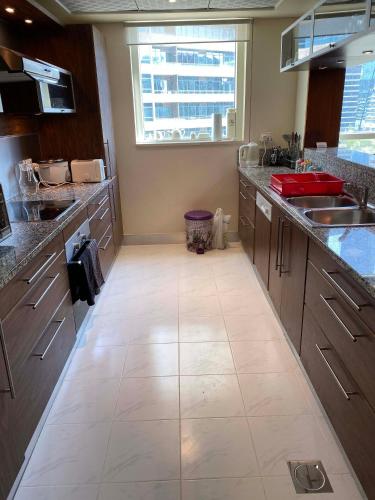 My-Places Dubai Apartment suitable for large groups Al Sahab 1, Дубай (фото 10)