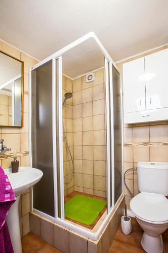 ห้องน้ำ, Guest House Bulusek in โรคีท์นิซ นาด จิเซรู