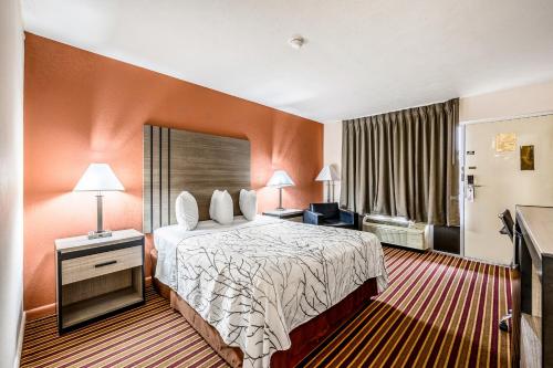 America's Best Value Inn Heflin - image 5