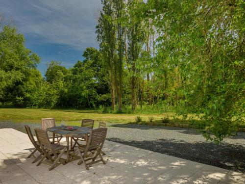 Beautiful Breton villa with private pool and large garden, 6 km from the coast
