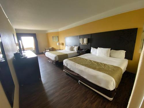 2 king beds