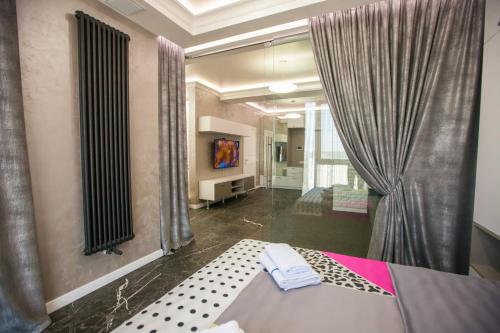 DOUBLE SkyHouse Exclusive Apartments