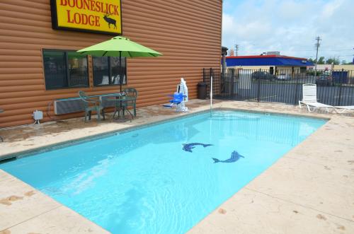 Booneslick Lodge - Neosho - 수영장