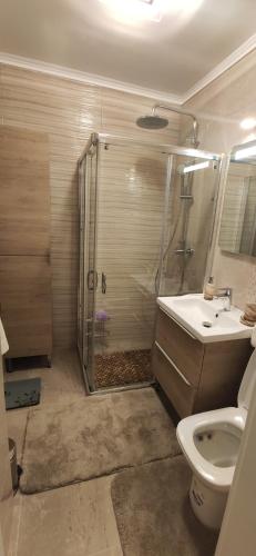 Zuhanyzó, Casa LUX in Cartierul Obor