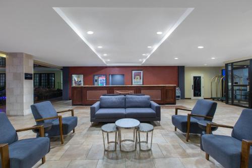 Aksarben Suites A Trademark Collection Hotel - image 5