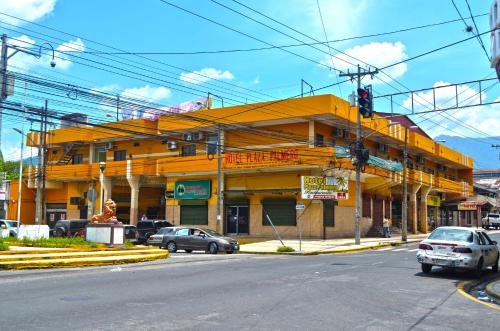 Exterior view, Hotel Plaza Palmero in San Pedro Sula