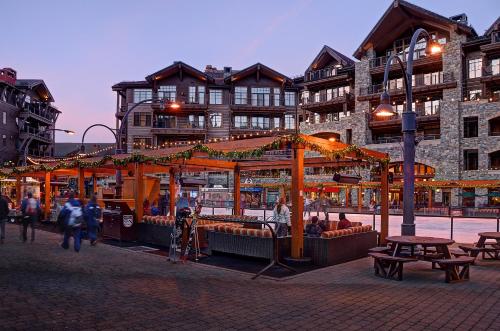 Cozy ski-in/ski-out Northstar Village Residence - Big Horn 408