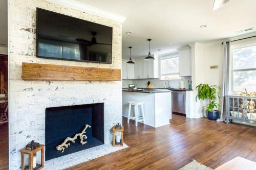 ☆ Open + Comfy home near Downtown + Folly Beach ☆