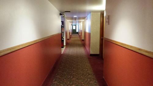 Redwood Motor Inn