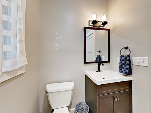 New Listing! Brand-New Home Near Downtown home - image 2