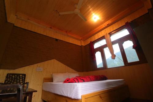 Tirthan Hilltop Home Stay