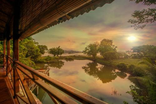 balkong/terrass, Kingfisher Ecolodge in Champasak