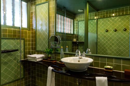 room detail thumbnail 2