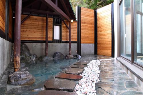 อ่างแช่น้ำร้อนกลางแจ้ง, Hotel Oak Forest in ฮาคุบะ