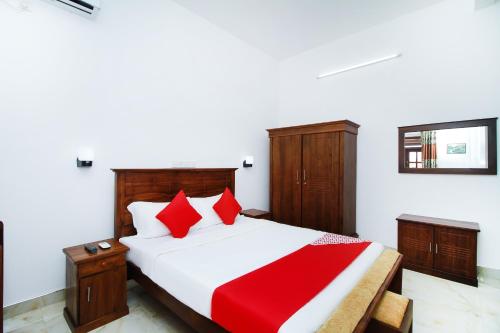 Deluxe Double Room image 2