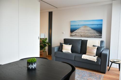 Comfortable&Central w/balcony-9 min walk Trindade, Porto