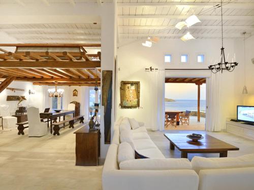  Paraga Villa Sleeps 20 Pool Air Con WiFi in Strand Paraga