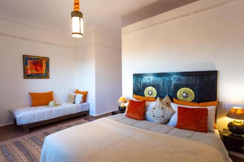 1 queen bed, 1 twin bed