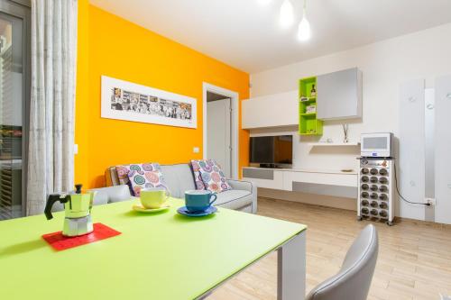 Colorful Boccaccio Apartment - image 4