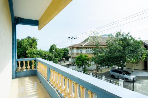 RedDoorz near H. Hasan Aroeboesman Airport in Ende