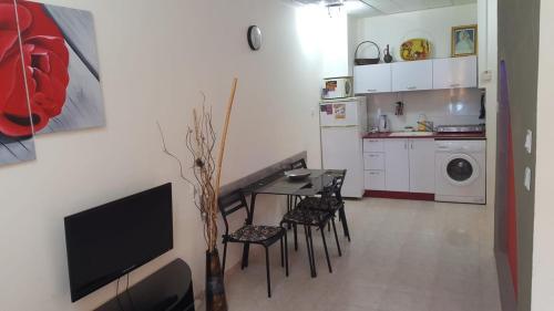 Pearl by the Sea, Living room and one bedroom in Ashkelon