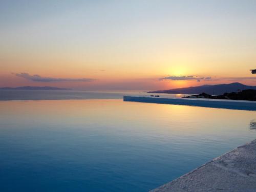  Faros Armenistis Villa Sleeps 8 Pool Air Con WiFi in Panormos