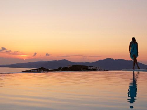  Faros Armenistis Villa Sleeps 8 Pool Air Con WiFi in Panormos