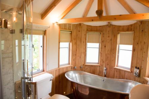 Fox & Hounds Country Hotel - image 4