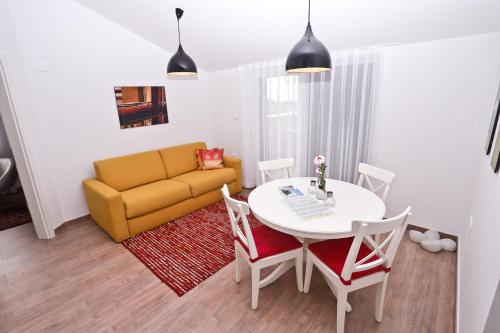 Apartment I&I