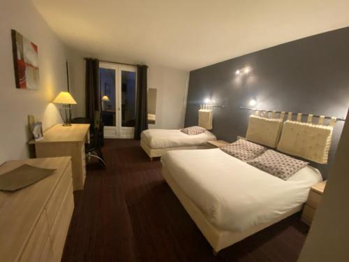 1 double bed, 1 twin bed