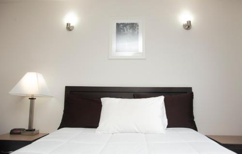 Happy Day Inn Room Type - Standard Queen Room