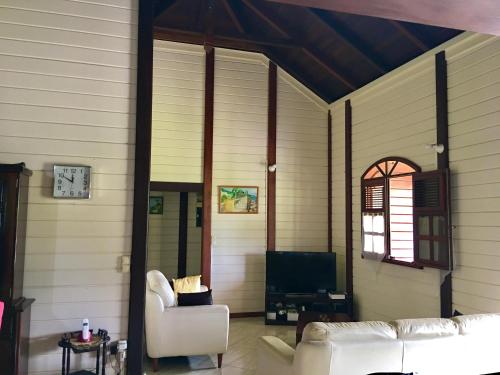 Chambre a louer chez l'habitant dans Villa Creole Authentique et en Bois in Trois-Rivieres