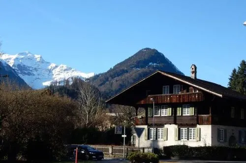 Zentral gelegene Wohnung mit grossem Garten in Interlaken, Schweiz