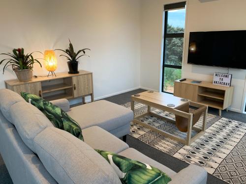 Anzac Bay Views Orchard House, Auckland (photo 8)