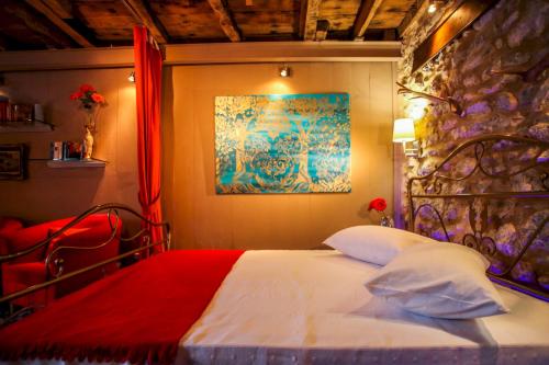  Antique Luxury Groundfloor Suite in Dháfni