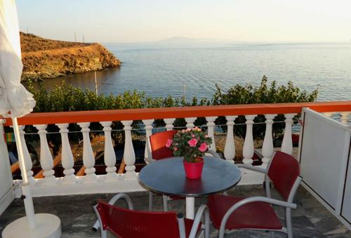  Villa Bonatsa Andros Home in Batsi