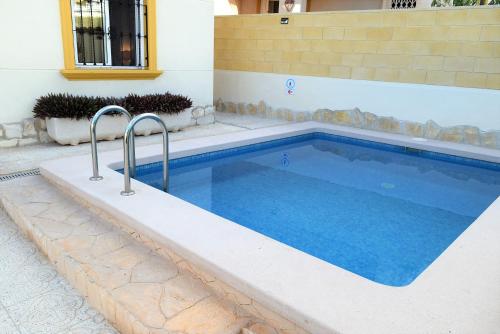  Lower Floor apartment with semi-private salt water pool in Orihuela