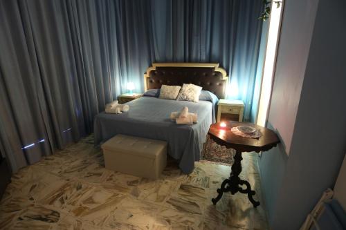 Superior Double Room with Balcony and Private Bathroom image 8