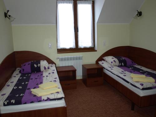 2 twin beds