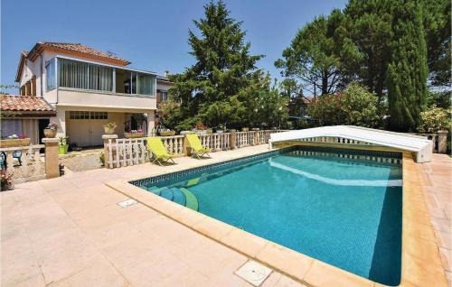 Awesome home in Caumont sur Durance w/ Outdoor swimming pool, WiFi and Outdoor swimming pool gîte à louer Caumont-sur-Durance