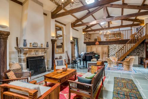 Lalevade-d'Ardeche Villa Sleeps 16 Pool WiFi gîte à louer Fabras