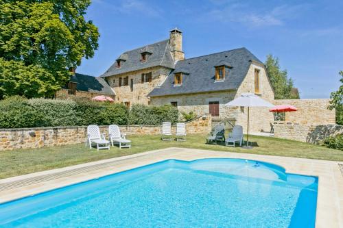 Grezes Villa Sleeps 6 Pool WiFi gîte à louer Chavagnac