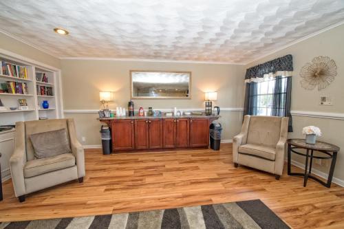 Colonial Inn Seekonk - image 5