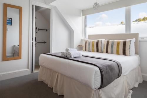 Oasis House - image 14