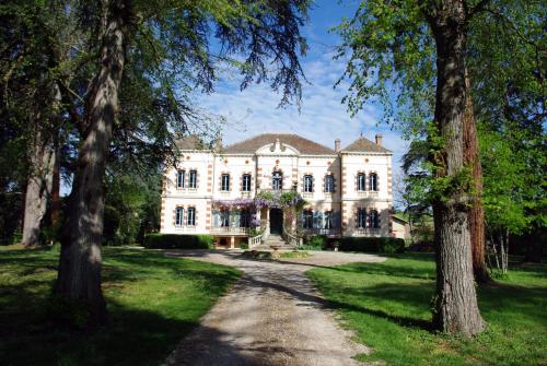 Château Sainte Cécile gîte à louer Forêt de Giroussens