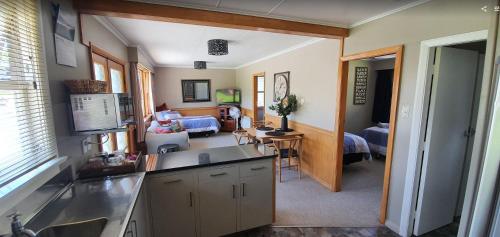 2 bedrooms, 5 beds