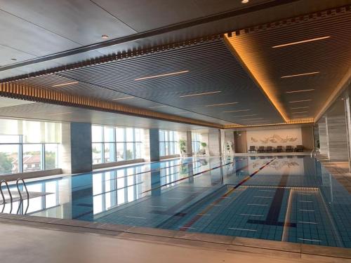 Swimming pool, Burrit Hotel in Yuyao District